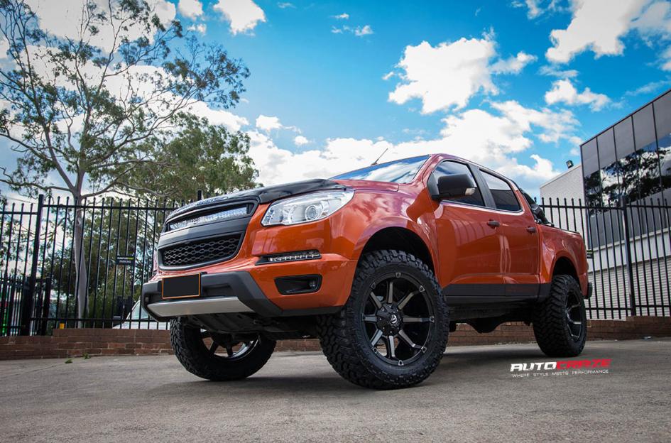 HOLDEN COLORADO COUPLER BLACK MACHINED WITH DARK TINT